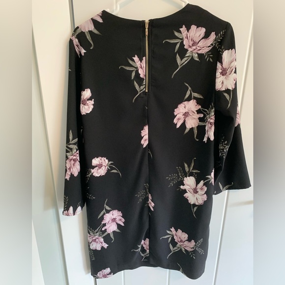 Dynamite flower long sleeve dress - Picture 2 of 3